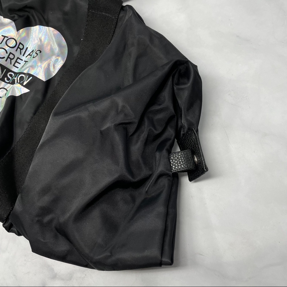 NEW 2 Piece Limited Edition Victoria's Secret London Fashion Show Duffle Bag Set - Picture 9 of 12
